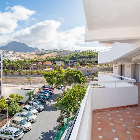 아파트 Modern Ponderosa, Americas